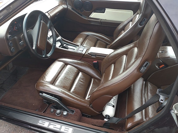 Porsche 928 2 of 7