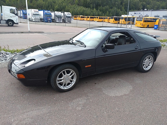 Porsche 928 3 of 7