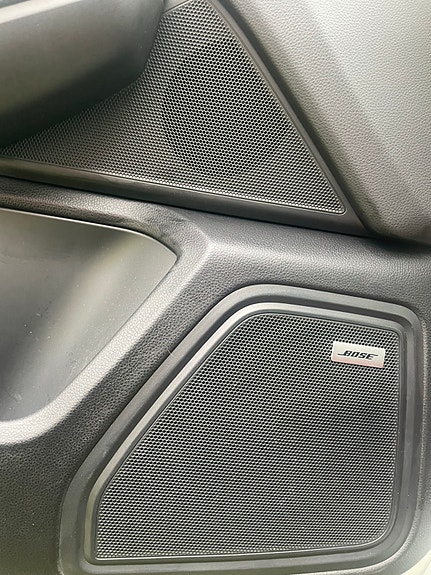 Porsche Macan 6 of 12