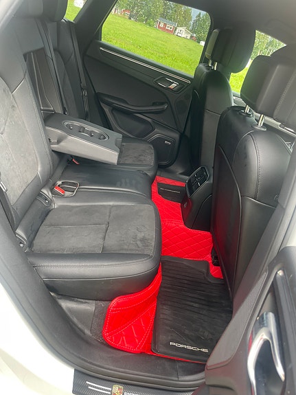 Porsche Macan 8 of 12