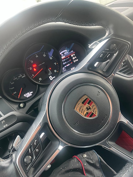 Porsche Macan 5 of 12
