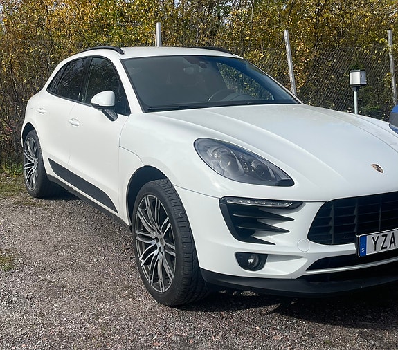 Porsche Macan 14 of 14