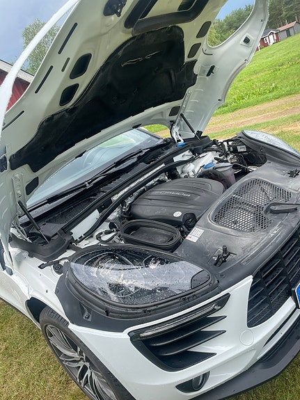 Porsche Macan 11 of 12