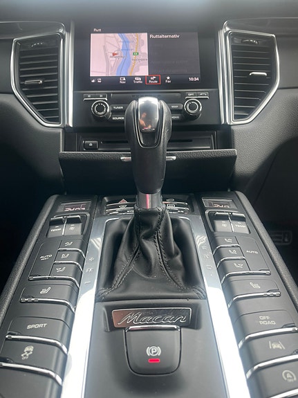 Porsche Macan 4 of 12