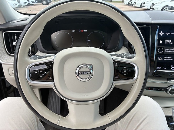 Volvo XC60 11 of 17