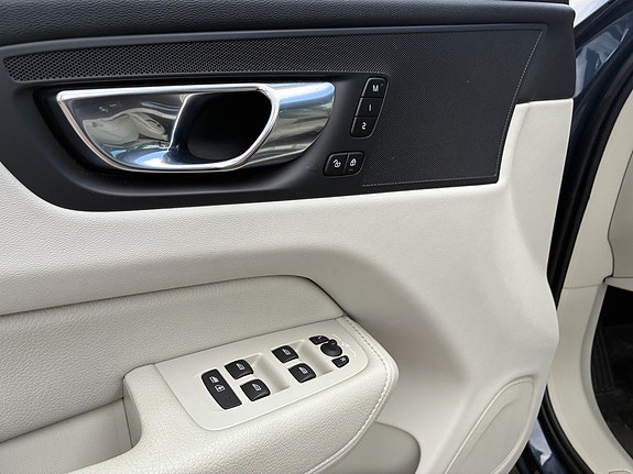 Volvo XC60 17 of 17