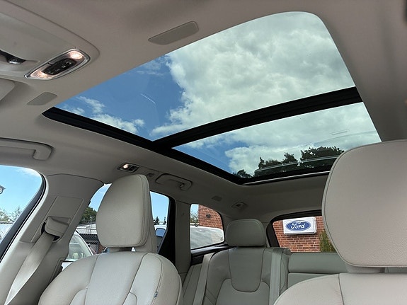 Volvo XC60 10 of 17