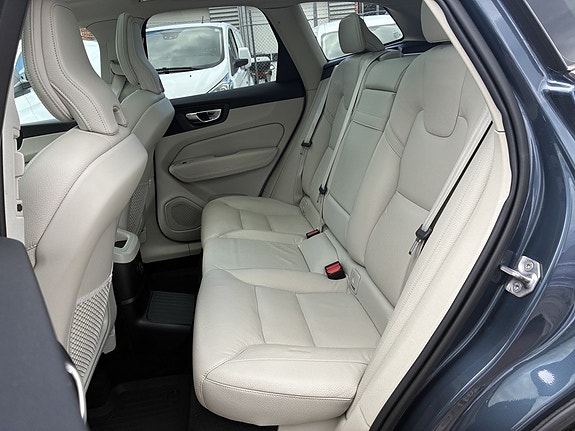 Volvo XC60 9 of 17