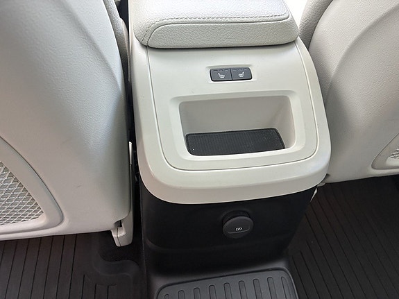Volvo XC60 15 of 17