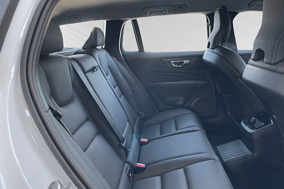 Volvo V60 11 of 14
