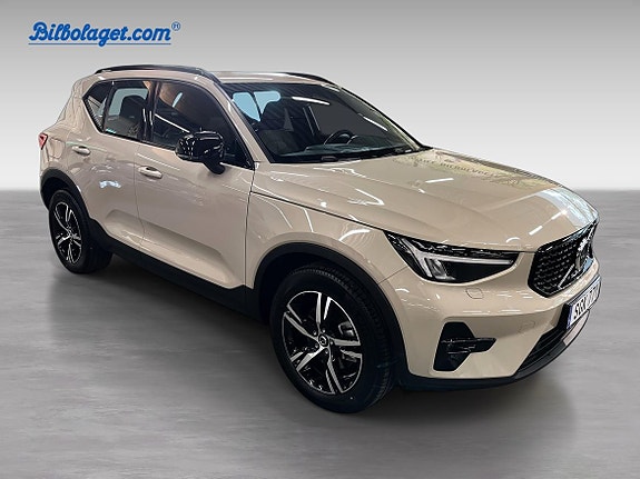 Volvo XC40 3 of 14
