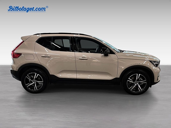 Volvo XC40 4 of 14