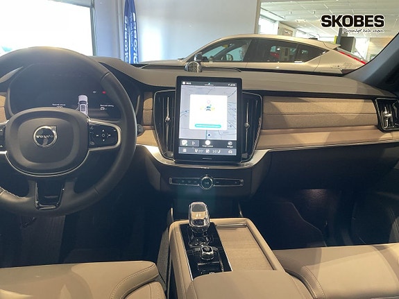 Volvo XC90 13 of 21