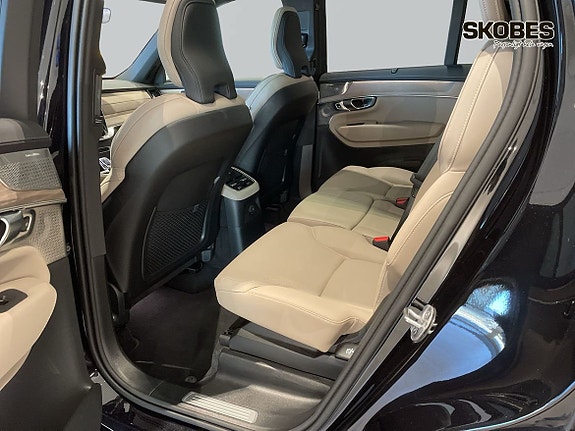 Volvo XC90 10 of 21