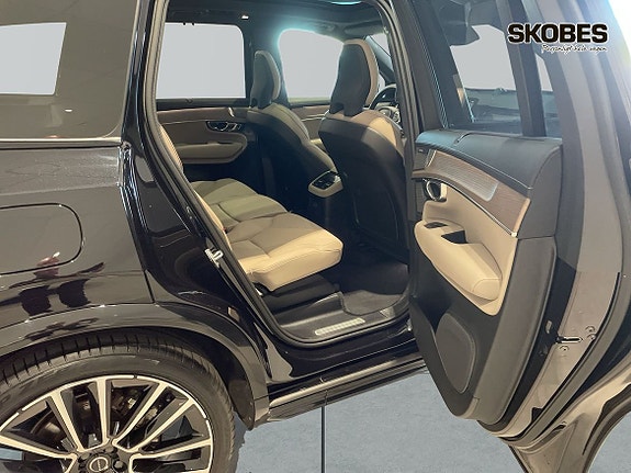 Volvo XC90 11 of 21
