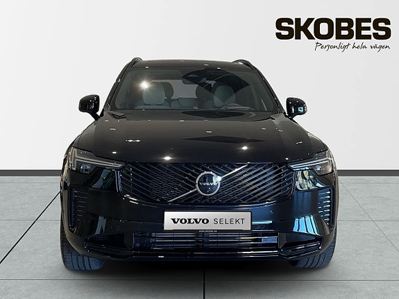 Volvo XC90 2 of 21