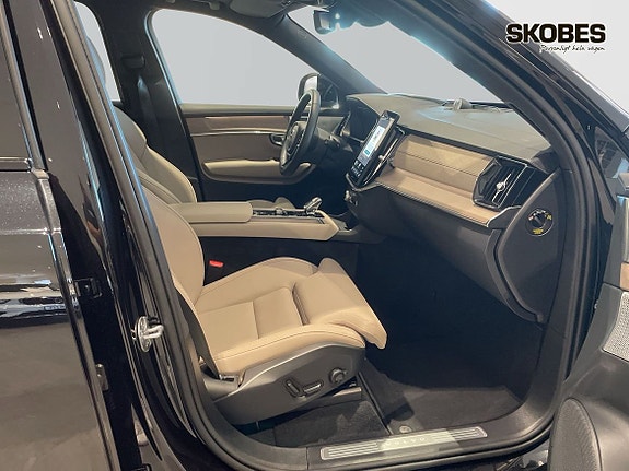 Volvo XC90 12 of 21