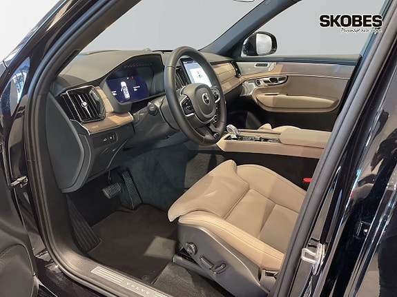 Volvo XC90 9 of 21