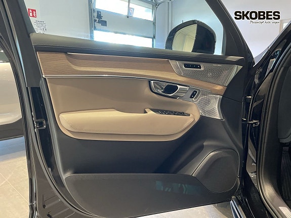 Volvo XC90 16 of 21