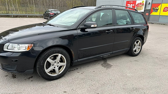 Volvo V50 2 of 4