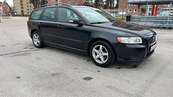 Volvo V50 3 of 4