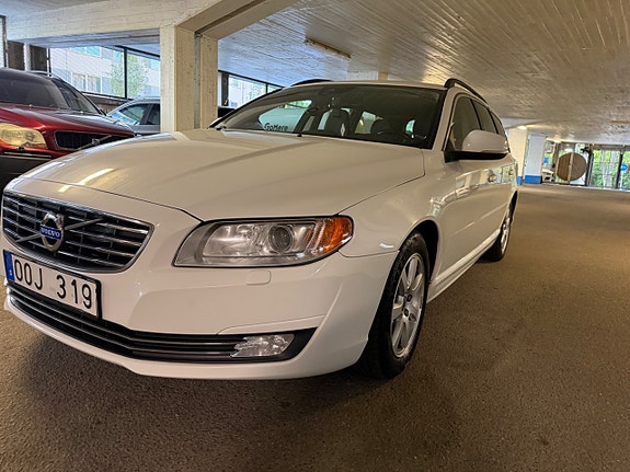 Volvo V70 2 of 17