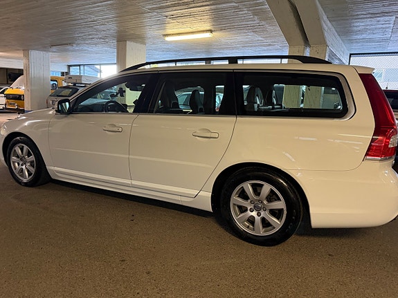 Volvo V70 8 of 17