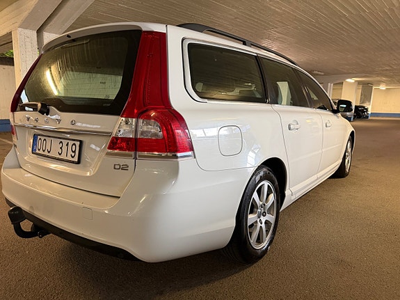 Volvo V70 5 of 17