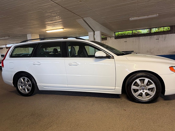 Volvo V70 4 of 17