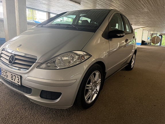 Mercedes-Benz A180 2 of 19