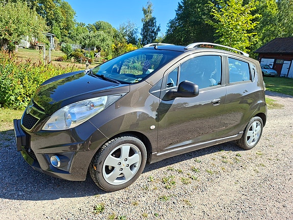 Chevrolet Spark 2 of 6