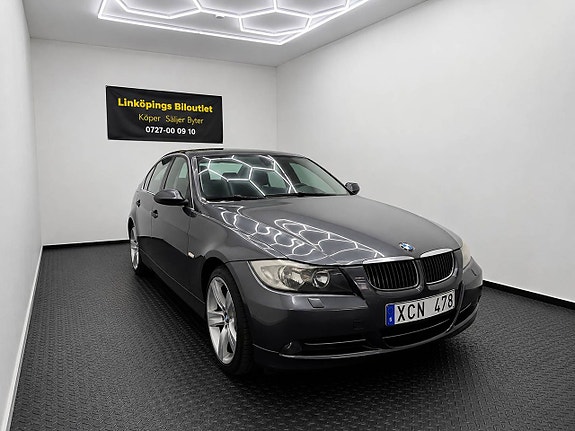 BMW 330Xi 2 of 14