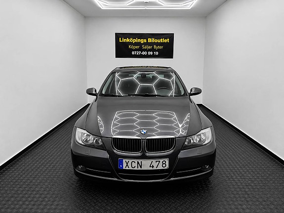 BMW 330Xi 3 of 14