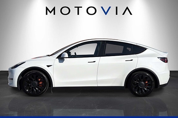 Tesla Model Y 7 of 23