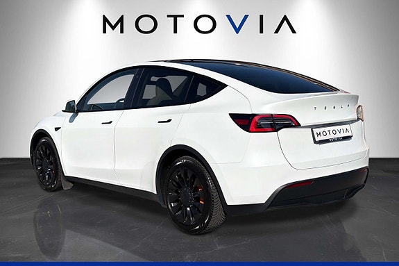 Tesla Model Y 6 of 23