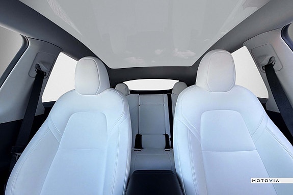 Tesla Model Y 15 of 23