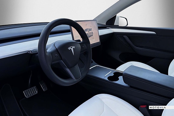 Tesla Model Y 12 of 23