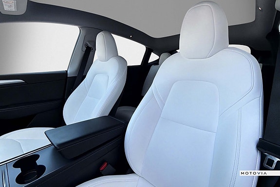 Tesla Model Y 13 of 23