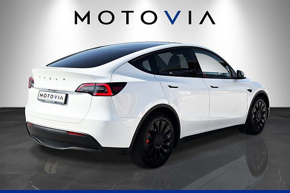 Tesla Model Y 4 of 23