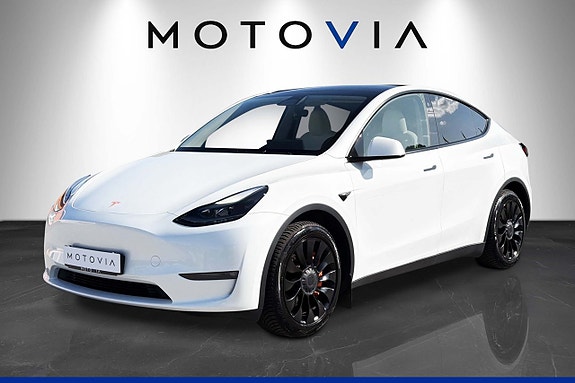 Tesla Model Y 8 of 23