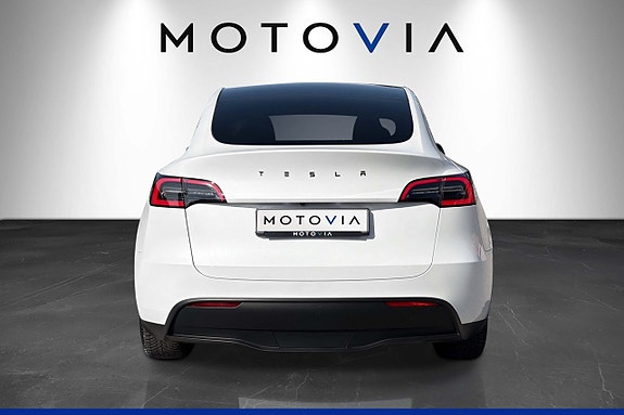 Tesla Model Y 5 of 23