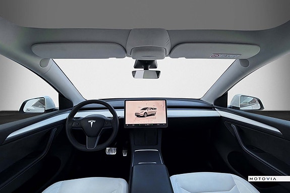 Tesla Model Y 17 of 23