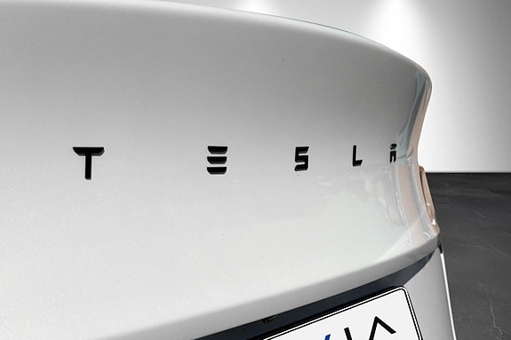 Tesla Model Y 11 of 23