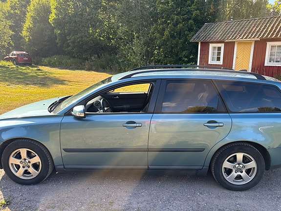 Volvo V50 2 of 6