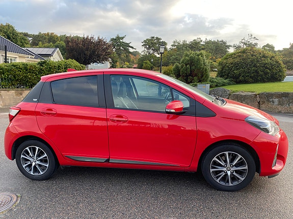 Toyota Yaris 5 of 8