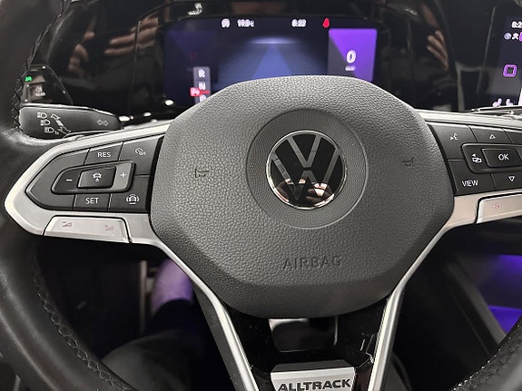 Volkswagen Golf Alltrack 26 of 30