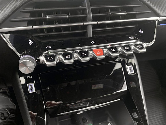 Peugeot 2008 12 of 17