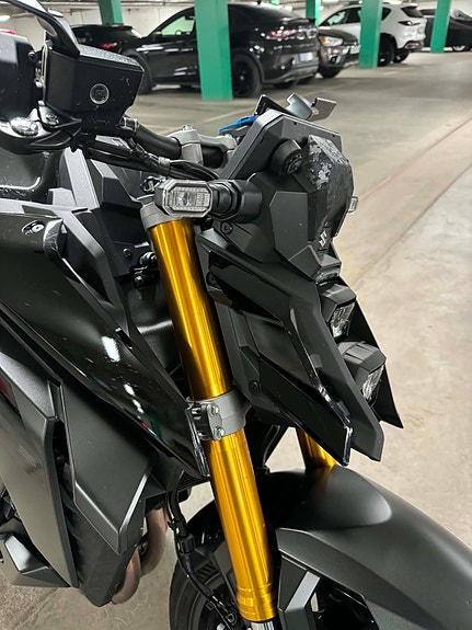 Suzuki GSX-S1000 4 of 7