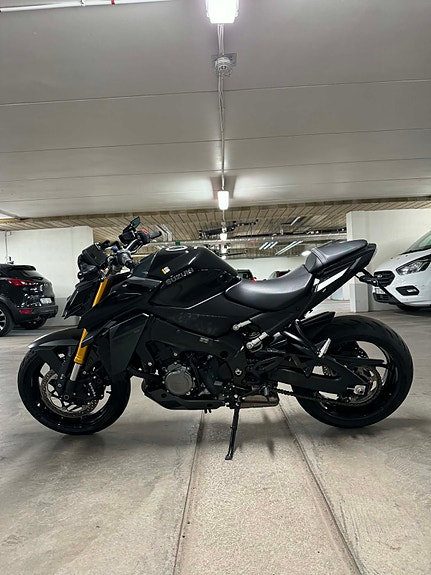 Suzuki GSX-S1000 2 of 7