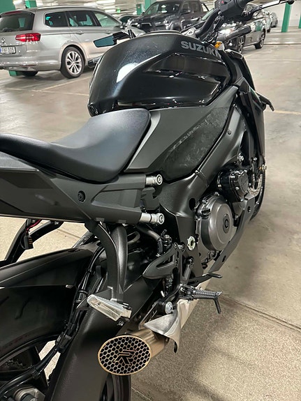 Suzuki GSX-S1000 6 of 7